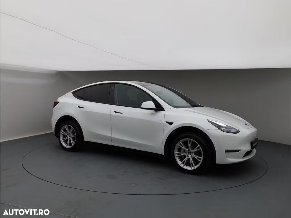 Tesla Model Y AWD Performance - 9