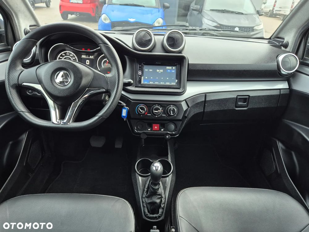 Aixam Crossover - 10