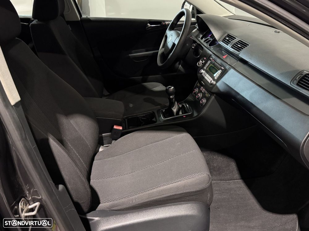 VW Passat Variant 1.6 FSi Trendline - 28