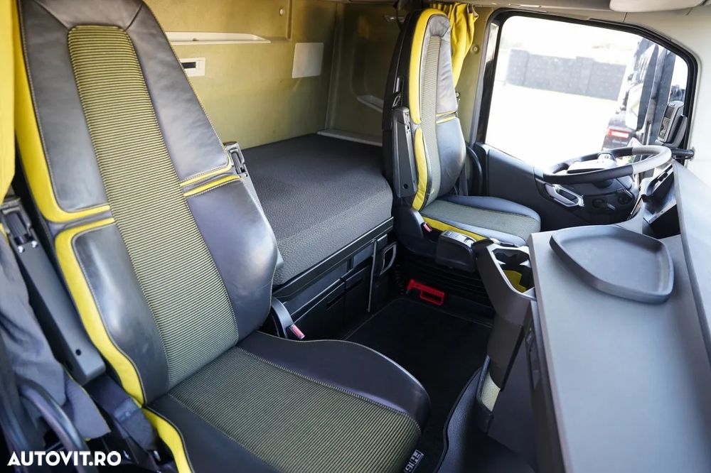 Volvo FH 650 / 6x4 / RETARDER / I-SHIFT / AXĂ RIDICABILĂ / TV / TAPIȚERIE DIN PIELE / EURO 6 - 36