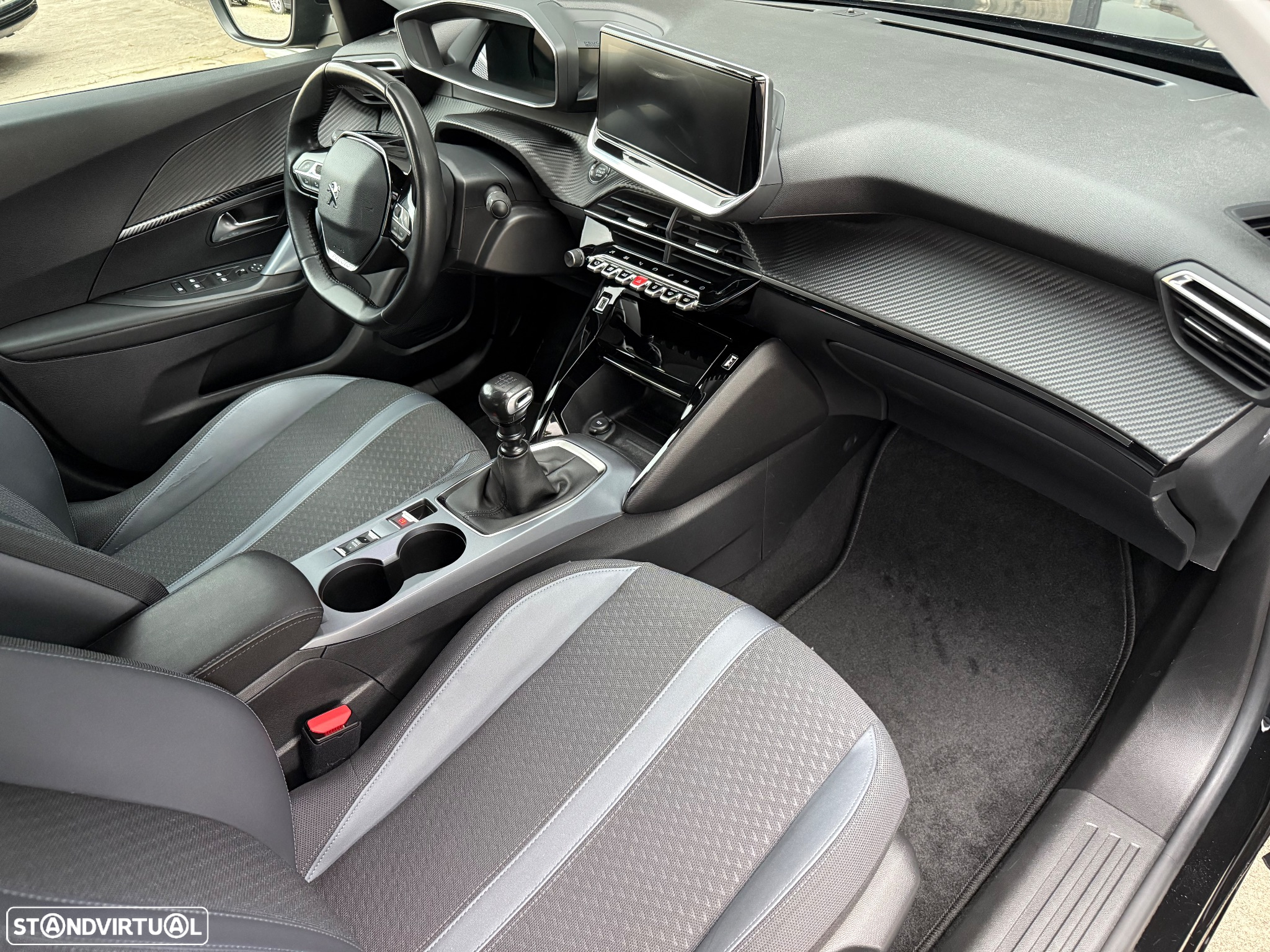 Peugeot 2008 1.2 PureTech Allure - 17