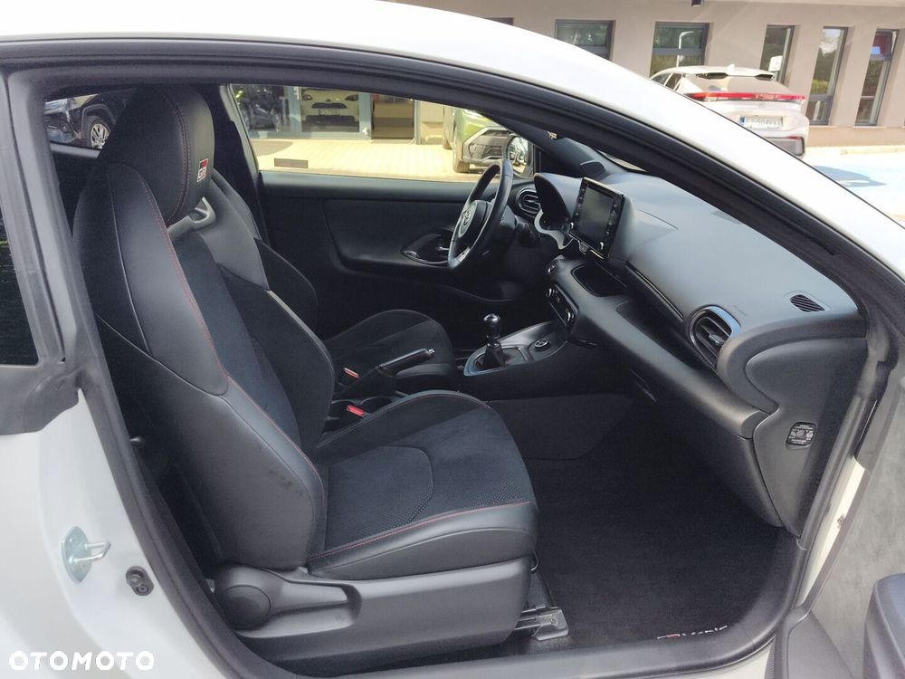 Toyota Yaris - 10