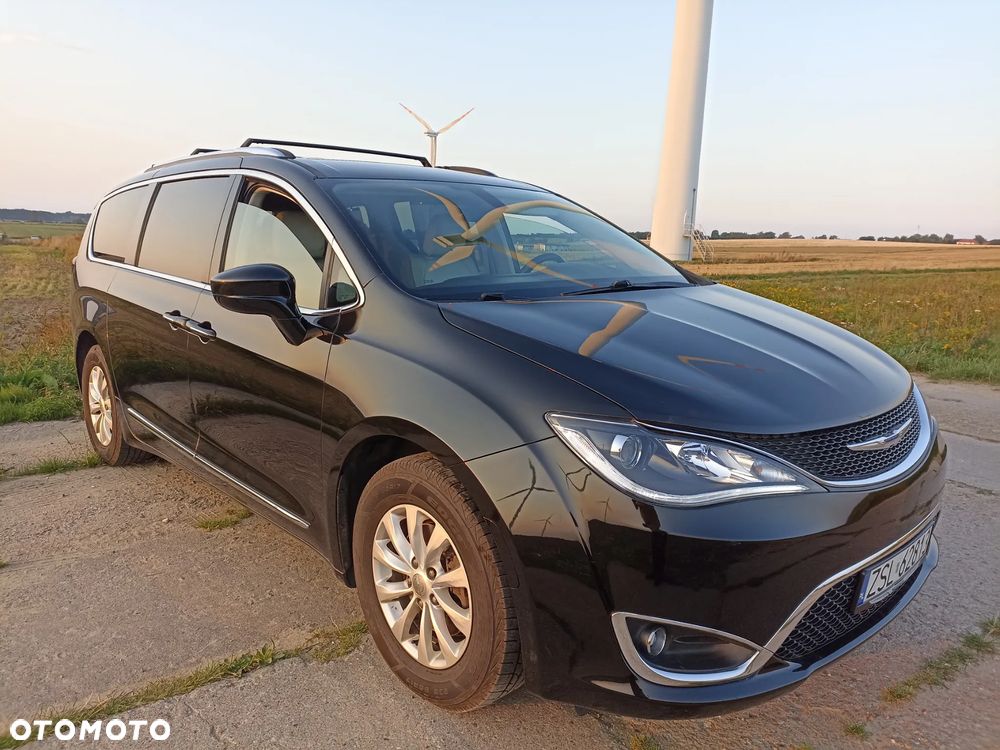 Chrysler Pacifica - 17