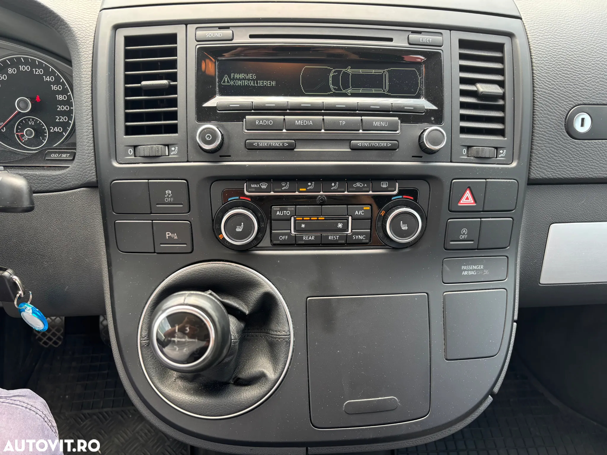 Volkswagen Multivan - 25