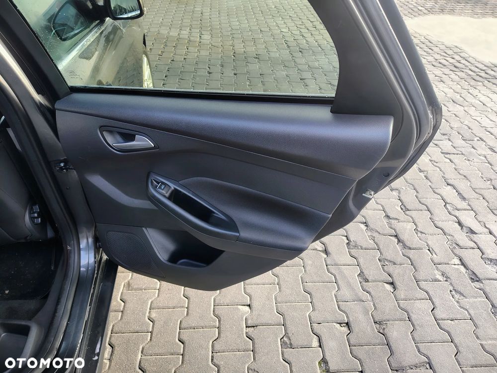 Ford Focus 1.5 EcoBlue Start-Stopp-System TITANIUM STYLE - 14