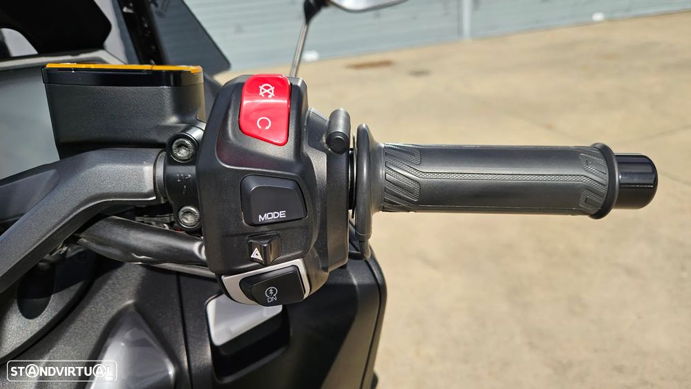 Yamaha TMAX TECHMAX - 21