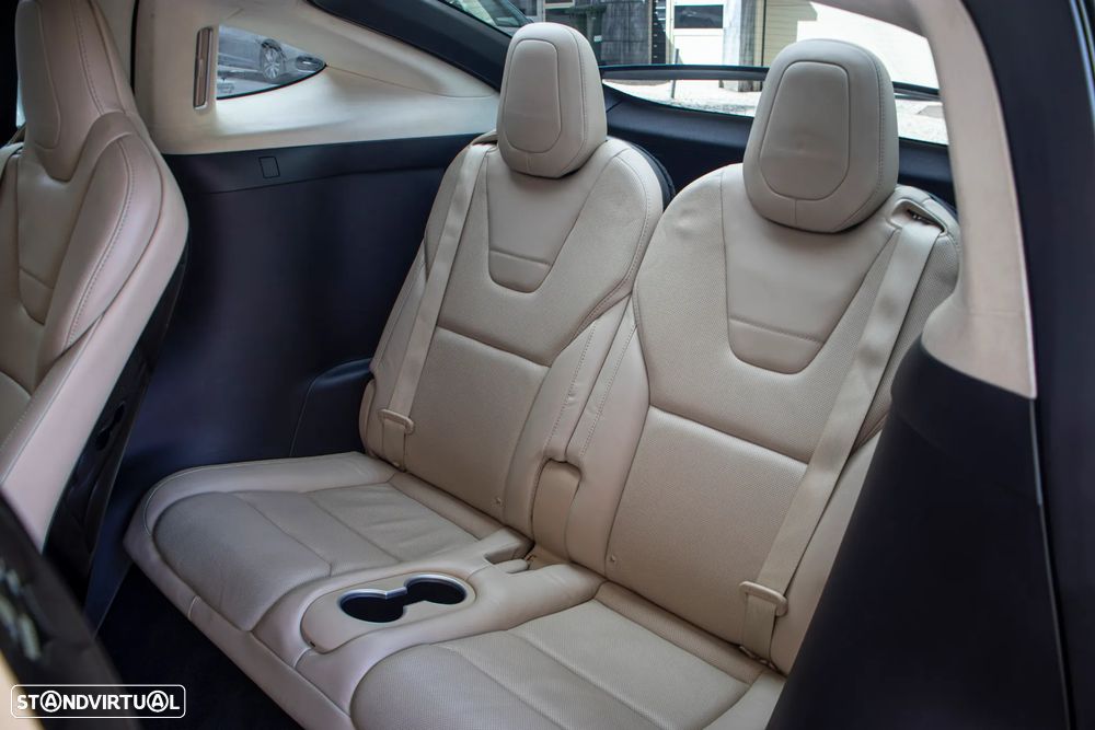Tesla Model X 90D - 36