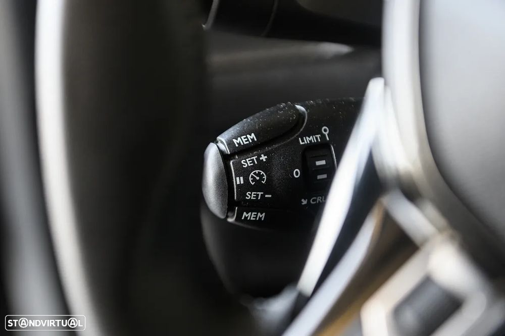 Peugeot 208 1.2 PureTech Active Pack - 33