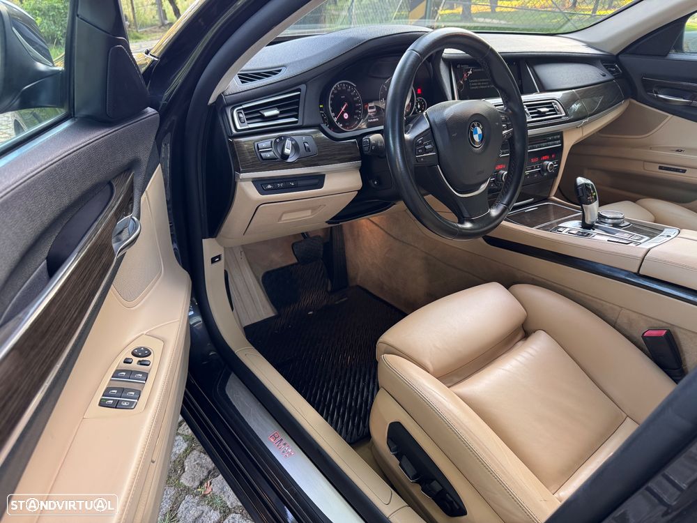 BMW 740 d - 30