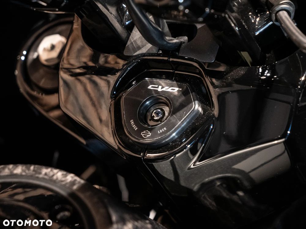 Harley-Davidson Touring Road Glide - 39