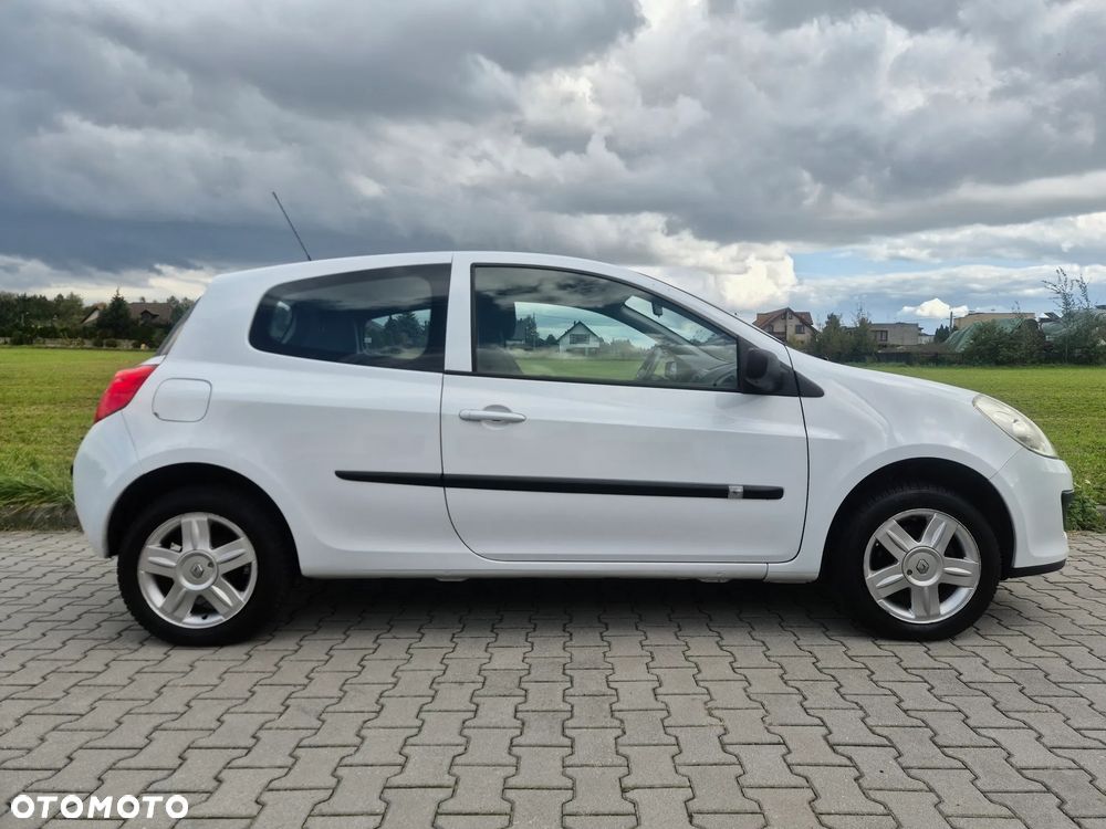 Renault Clio 2009 photo 3
