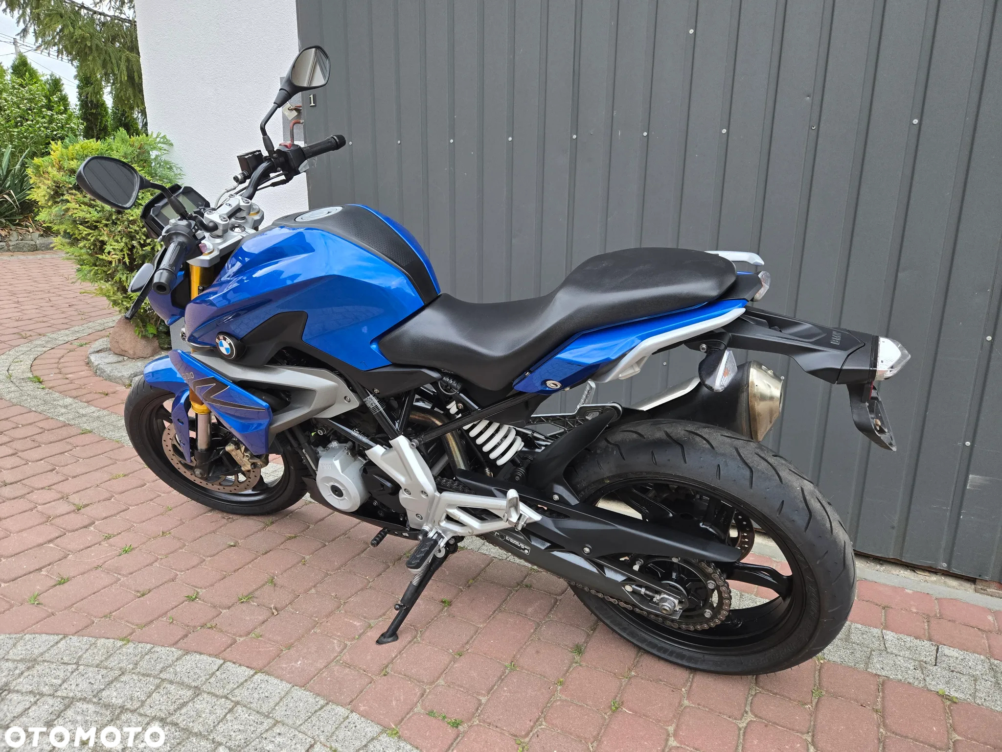 BMW G - 12