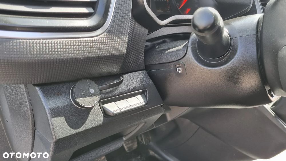Renault Trafic - 32