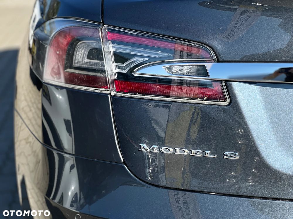 Tesla Model S - 13