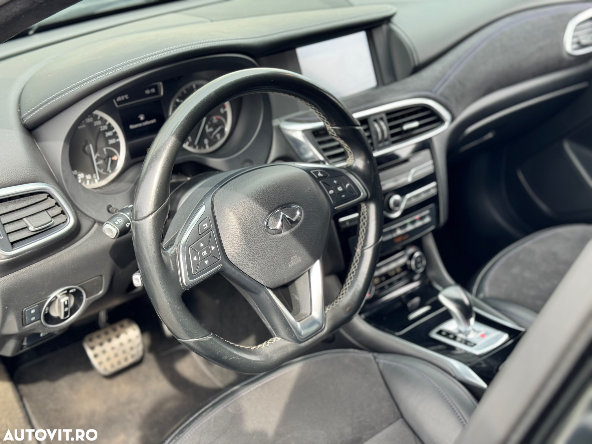 Infiniti Q30 2.2d DCT Sport City Black - 33