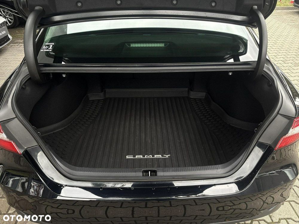 Toyota Camry - 12