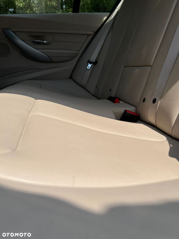 BMW Seria 3 328i Modern Line - 19
