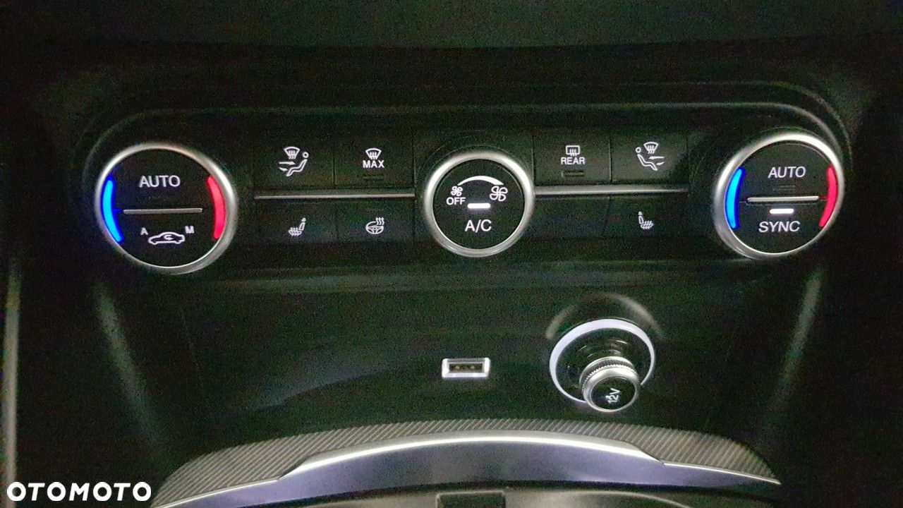 Alfa Romeo Stelvio - 30