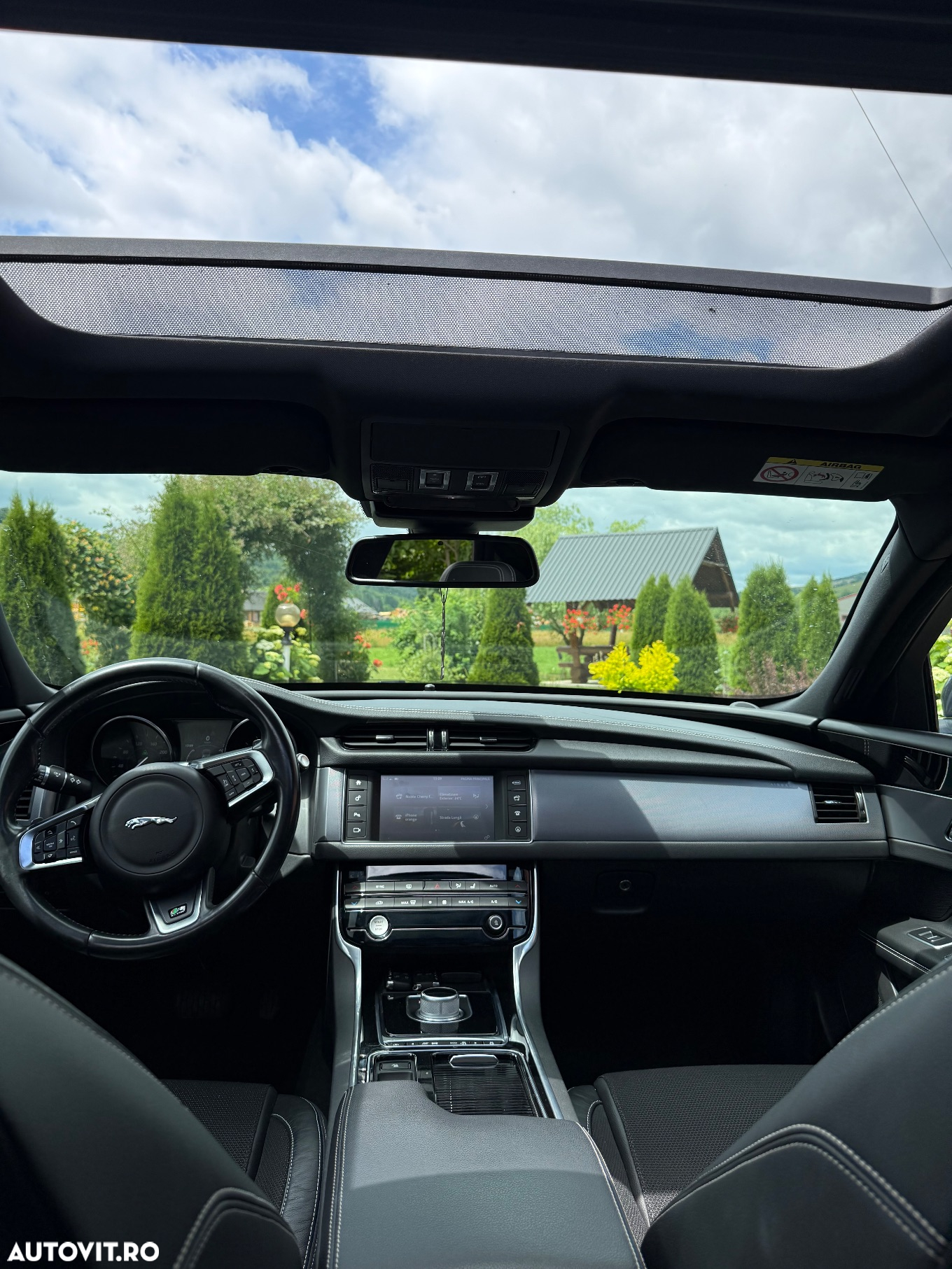Jaguar XF 20d RWD R-Sport - 11