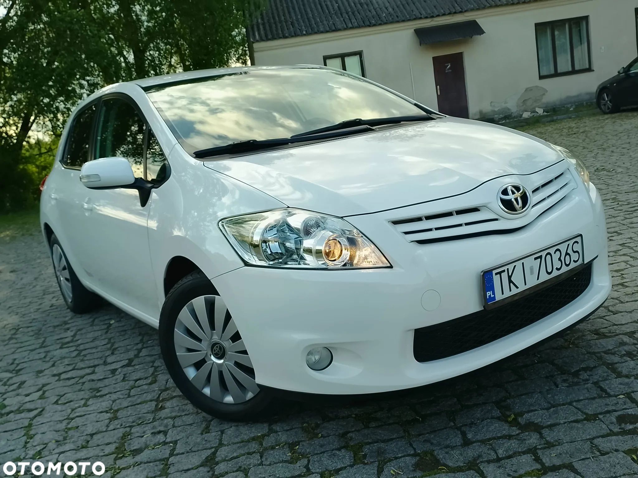 Toyota Auris 1.33 Dual-VVT-i Design Edition - 1