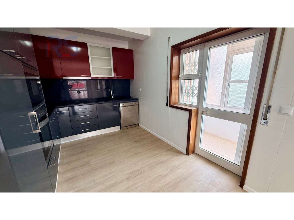 T2 Baguim Monte c/elevador junto metro - Grande imagem: 3/33