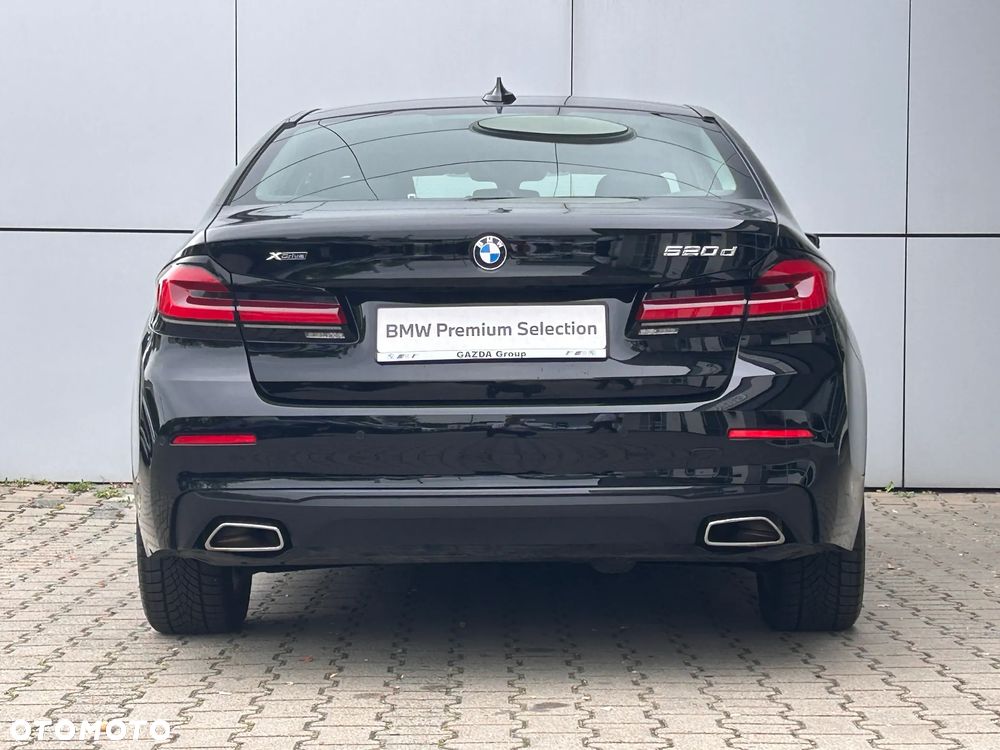 BMW Seria 5 520d xDrive MHEV - 11