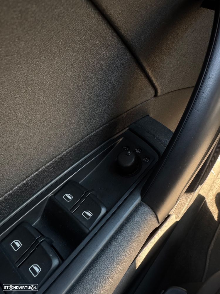 Audi A1 Sportback 1.6 TDi S-line S tronic - 13