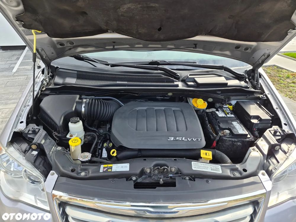 Chrysler Town & Country 3.6 Limited - 22