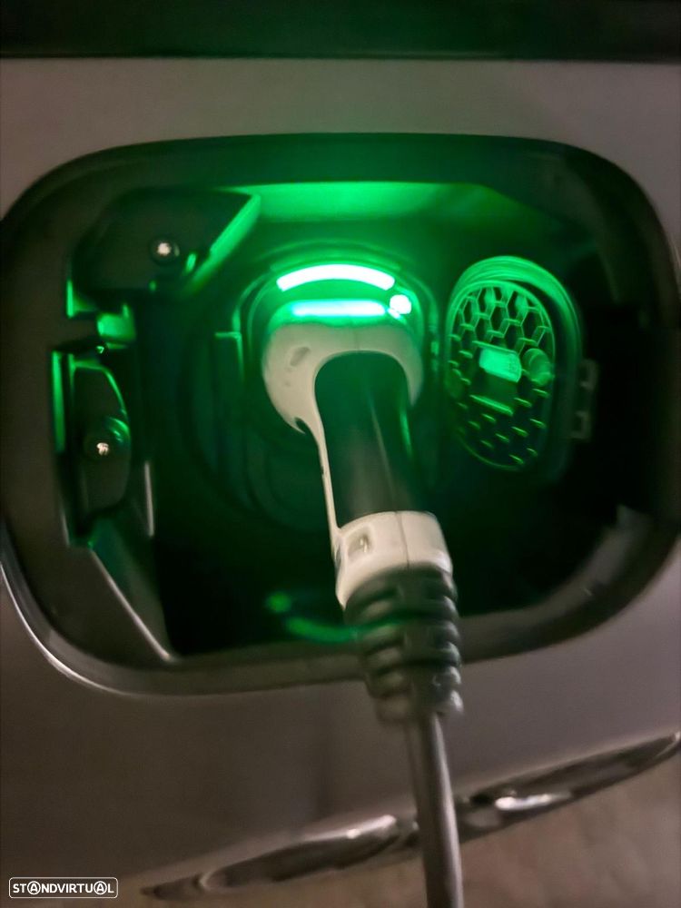 Mercedes-Benz CLA 250 e Shooting Brake AMG Line - 11