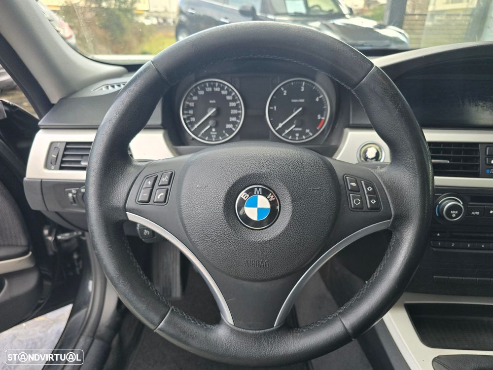 BMW 318 d Navigation Sport - 18