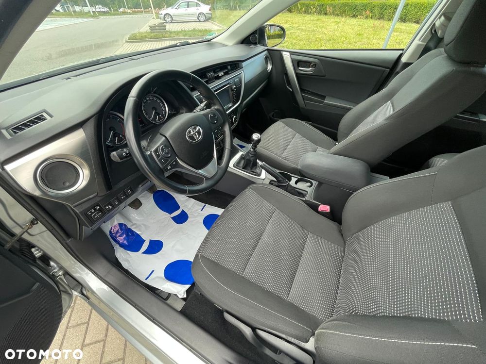 Toyota Auris 1.6 Valvematic Executive - 9