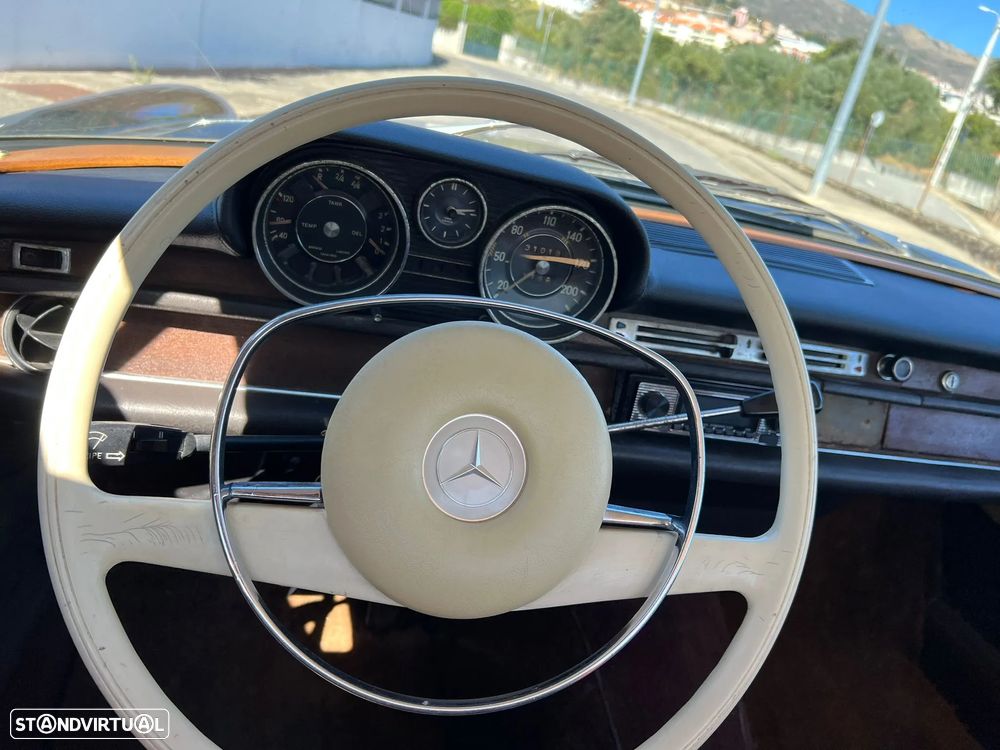 Mercedes-Benz 280 - 29