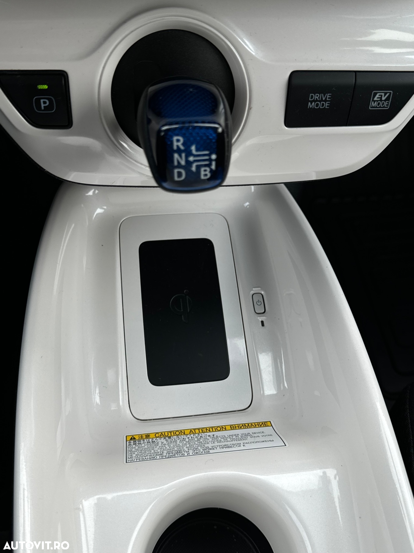 Toyota Prius (Hybrid) Life - 13