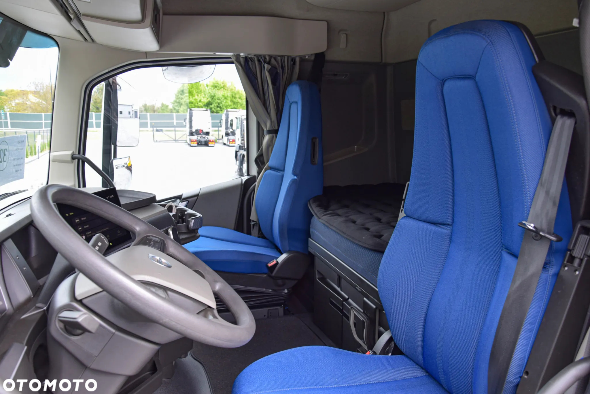 Volvo FH500 / EURO 6 / NOWY MODEL / KLIMATYZACJA POSTOJOWA / ACC / LEDY / 2 ZBIORNIKI PALIWA / FULL SPILERY / 2022 / NISKI PRZEBIEG / SERWISOWANY / SPROWADZONY - 38