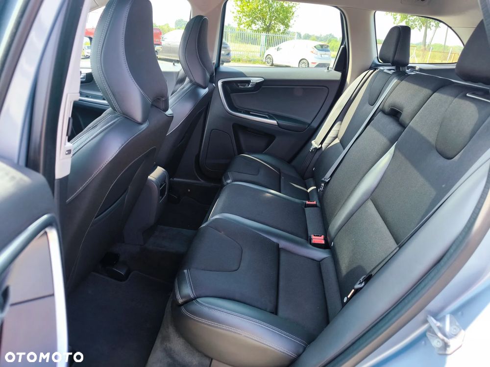 Volvo XC 60 D4 Momentum Pro - 18