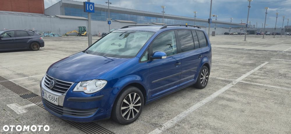 Volkswagen Touran 1.6 Conceptline - 1