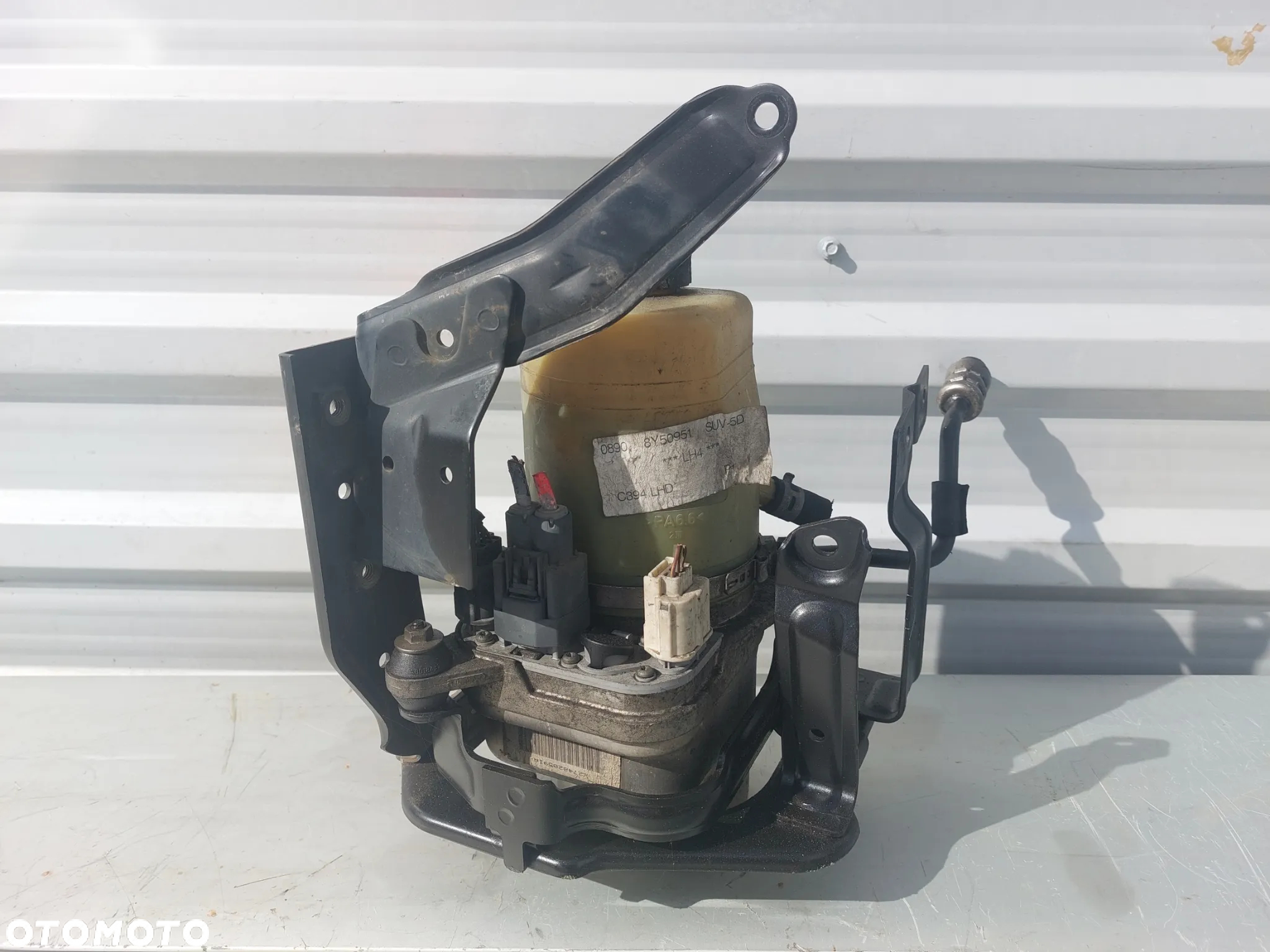 Pompa wspomagania Ford Kuga 4M513K514CB - 4