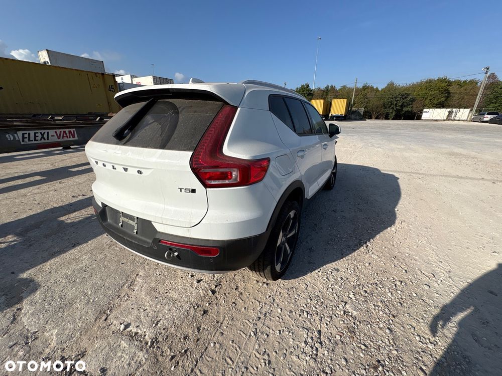 Volvo XC 40 T5 AWD Momentum - 4