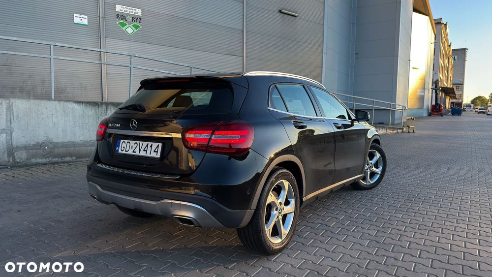 Mercedes-Benz GLA 200 7G-DCT - 23