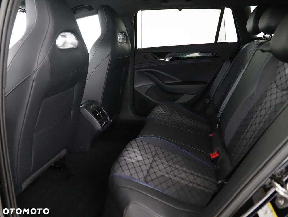 Volkswagen Passat - 12