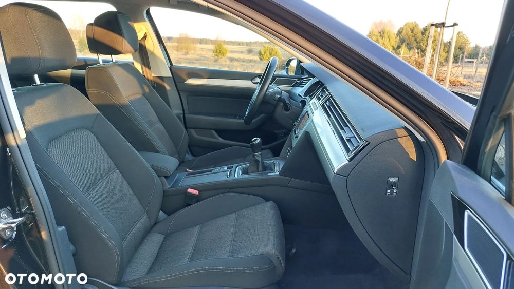 Volkswagen Passat - 28