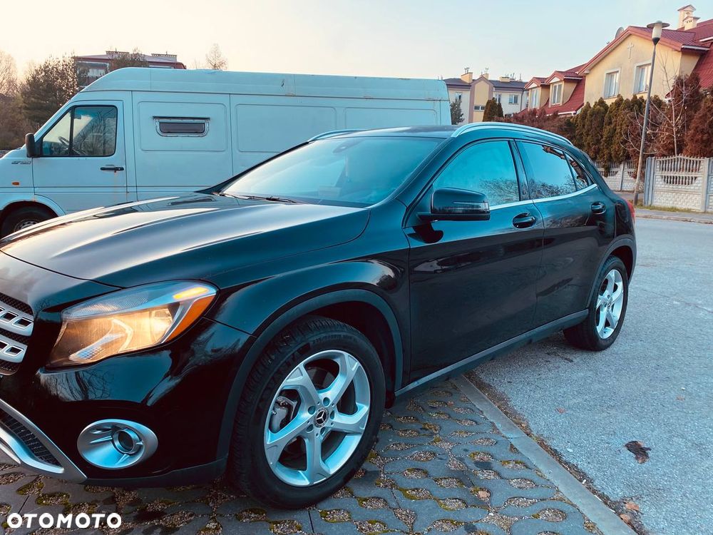 Mercedes-Benz GLA - 4