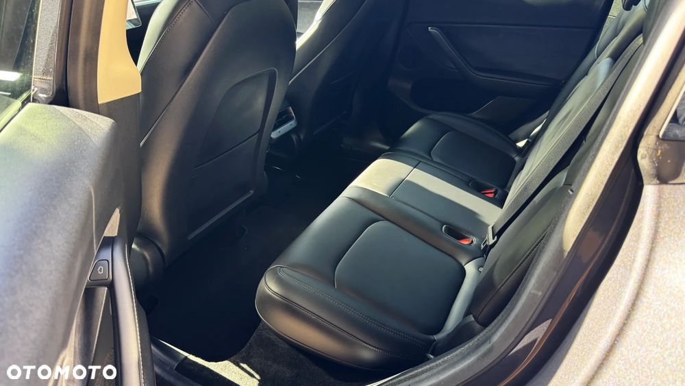 Tesla Y Long Range AWD - 21