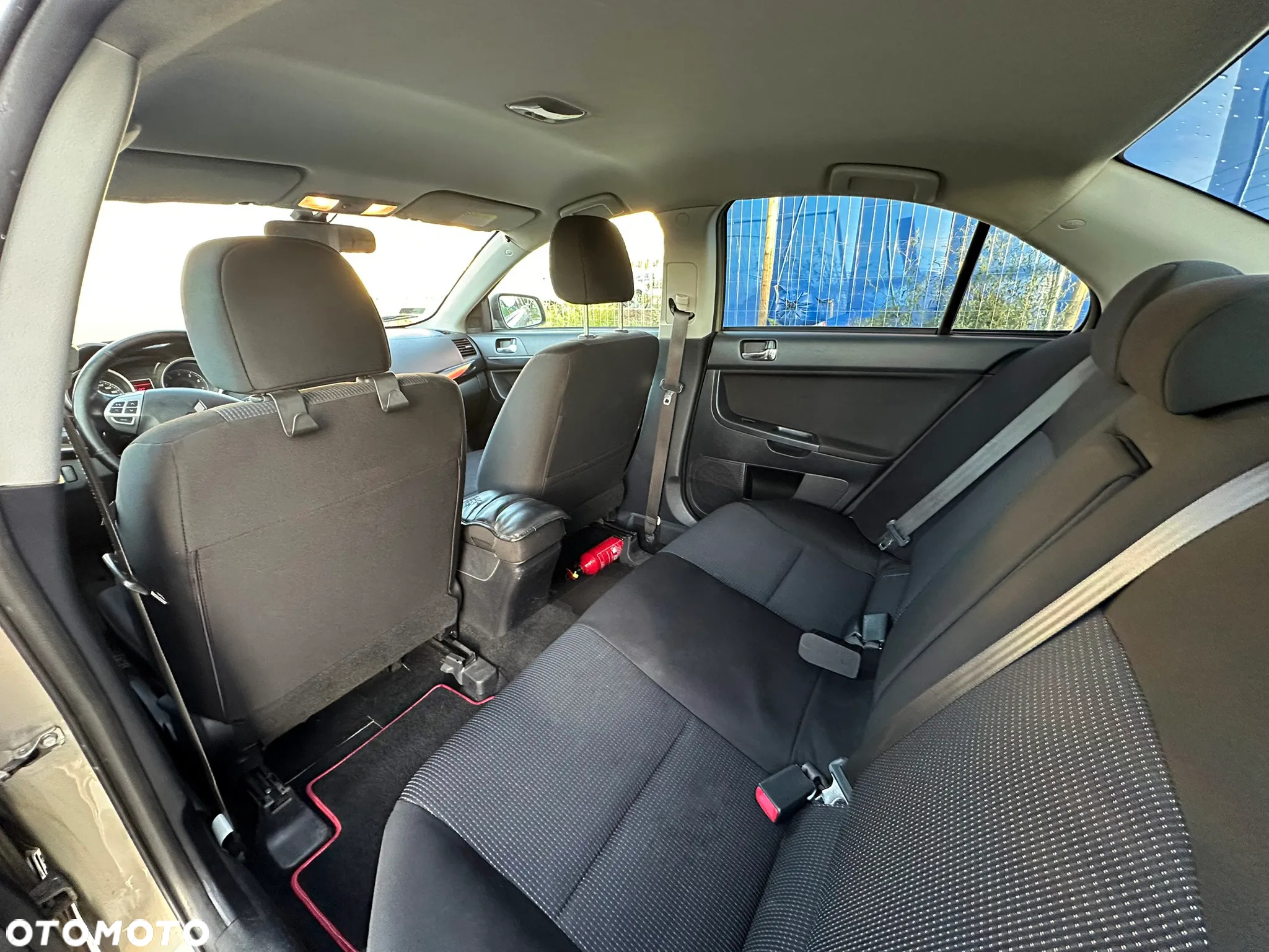 Mitsubishi Lancer 1.5 Invite - 6