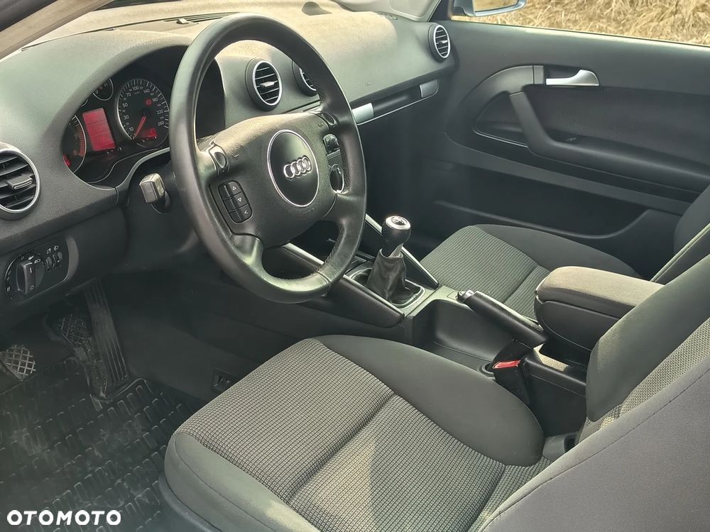 Audi A3 3-drzwiowe 1.6 Ambiente - 7