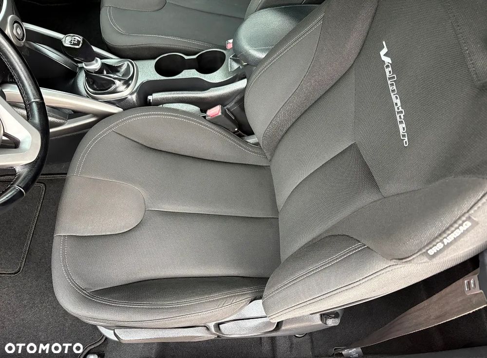 Hyundai Veloster - 8