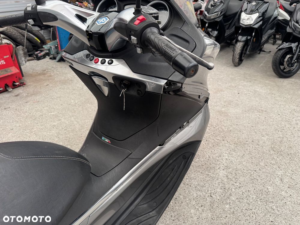 Piaggio X10 - 16