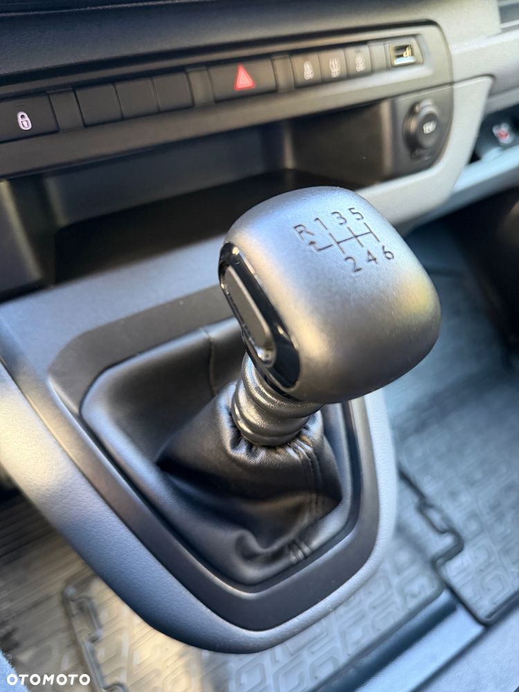 Opel Vivaro - 17