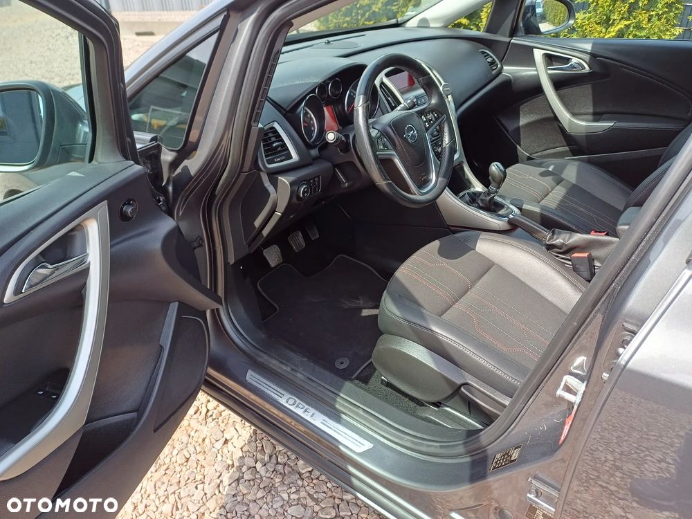 Opel Astra 1.4 Turbo 150 Jahre - 4