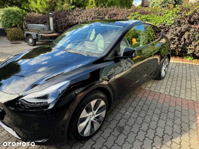 Tesla Y - 3